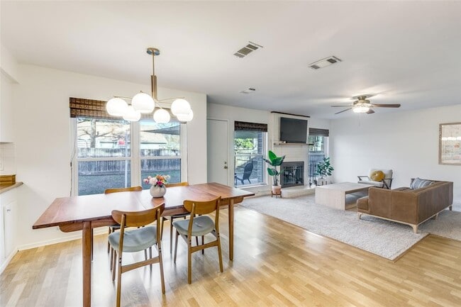 Building Photo - 4002 Biscay Dr