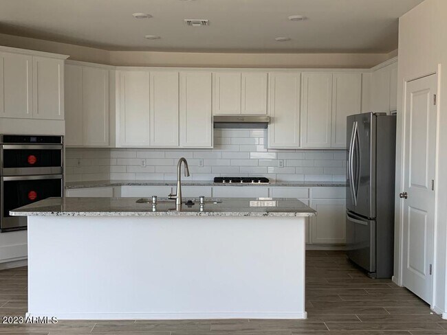 Building Photo - 2340 W Sunland Ave