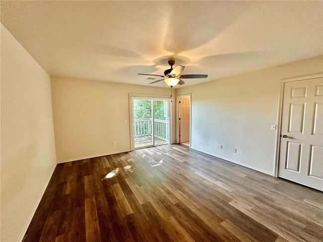 Building Photo - 14902 Dutchmans Dr