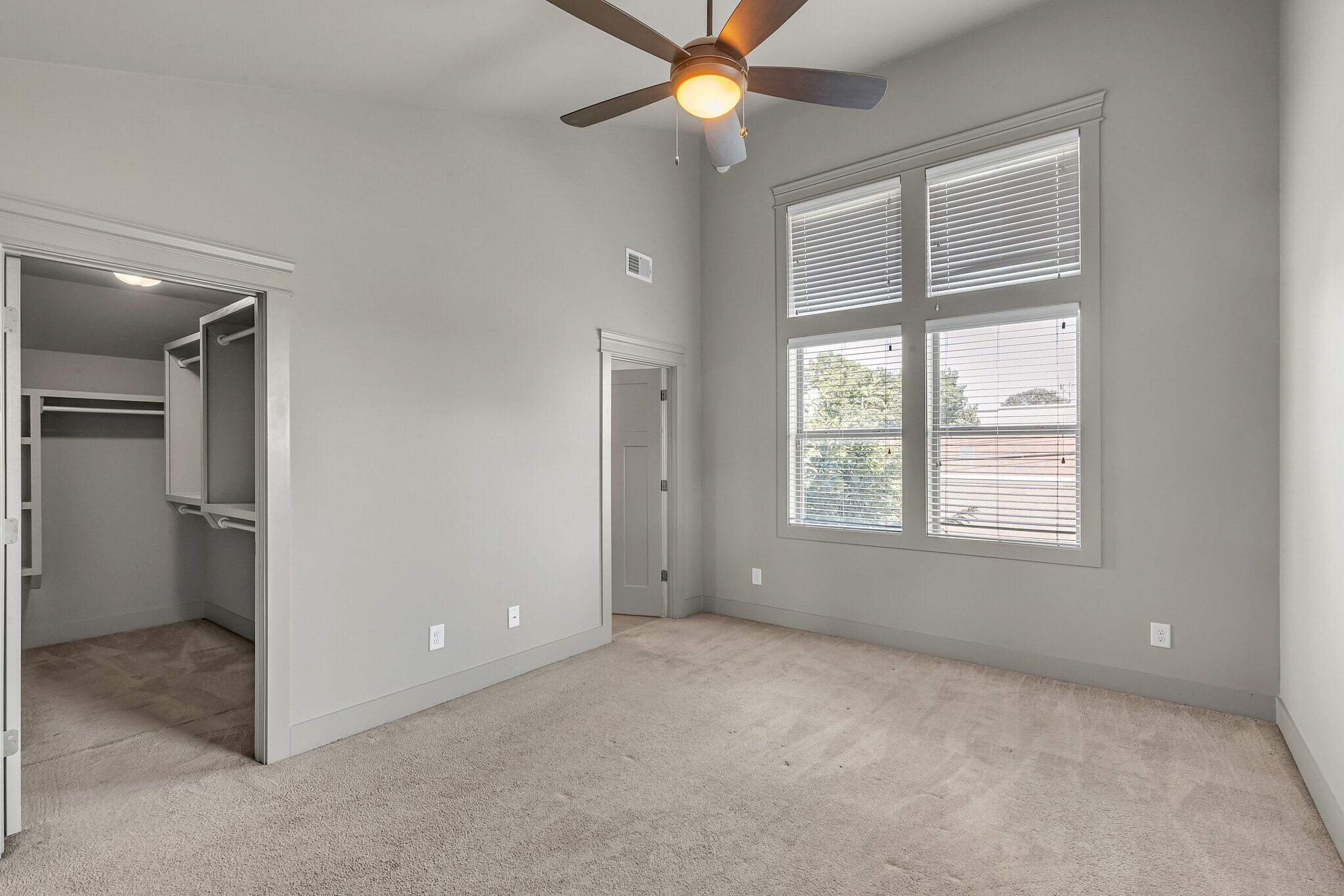 Building Photo - 1696 Carvell Ave