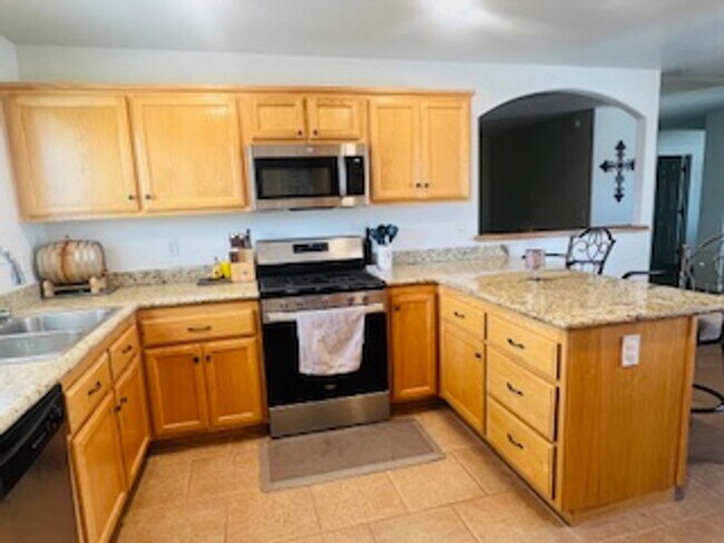 Building Photo - Lovely 3 Bedroom, 3 Bathroom Home with Solar