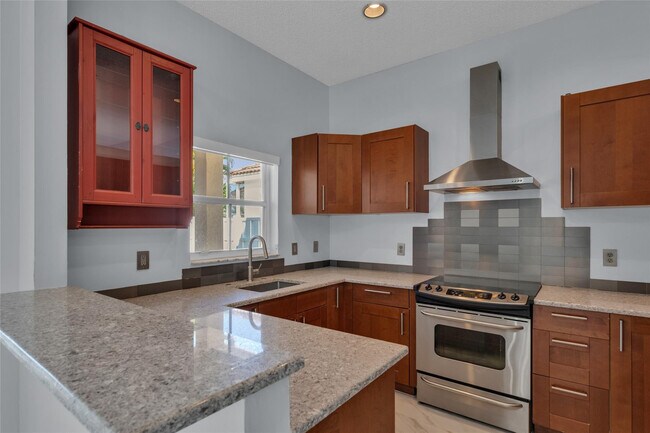 Building Photo - 716 Juniper Ln