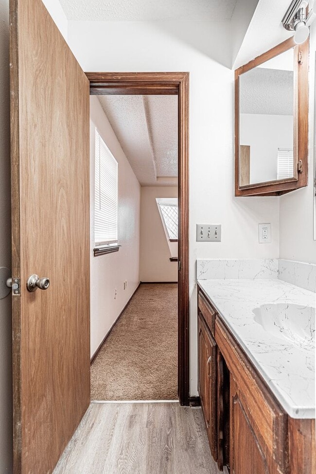 Building Photo - 4 Bed 2 Bath in SW Oklahoma City