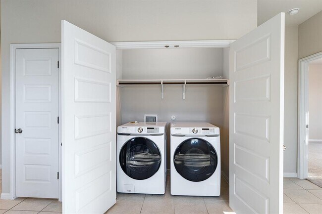 Building Photo - 313 Michaelis Dr