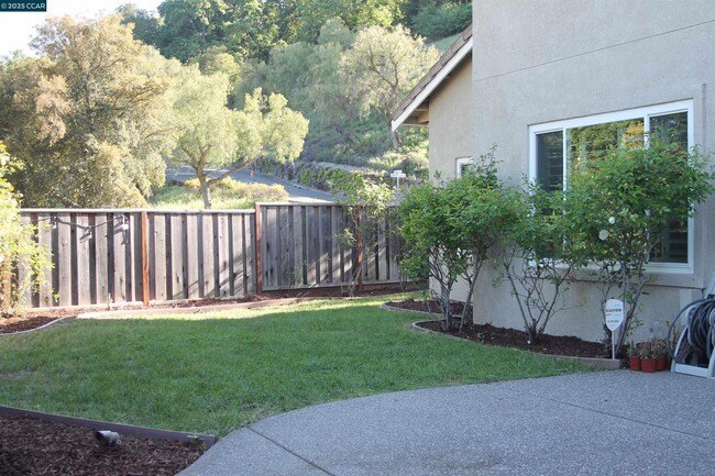 Building Photo - 600 Bourne Ct