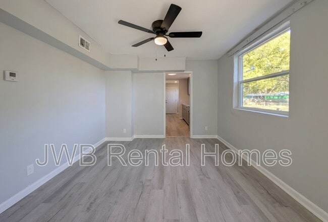 Building Photo - 3324 N Davis St