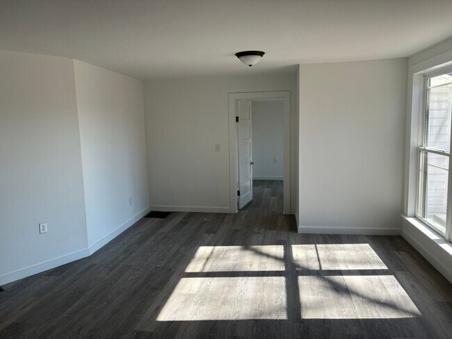 Building Photo - Welcome to the Heart of Unionville prime location!