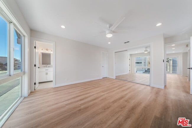 Building Photo - 1125 Manhattan Ave