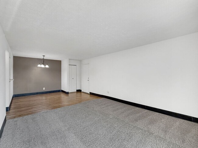 Building Photo - 5560 E Virginia St