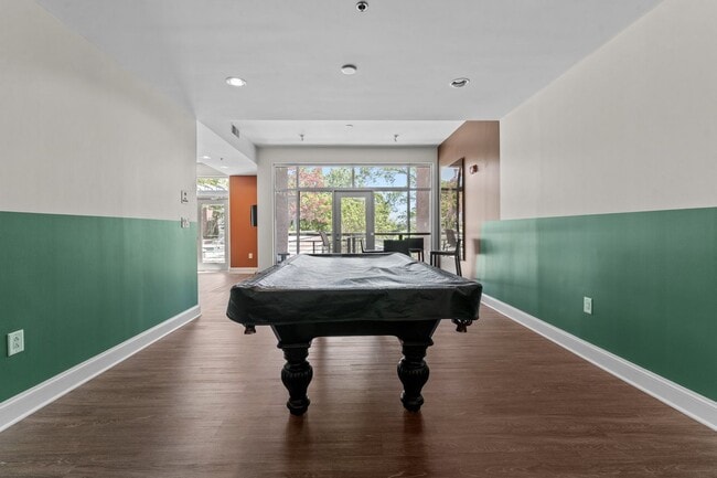 Building Photo - Your dream condo in the heart of Raleigh!