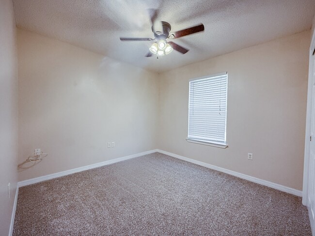 Building Photo - 309 Adams Dr