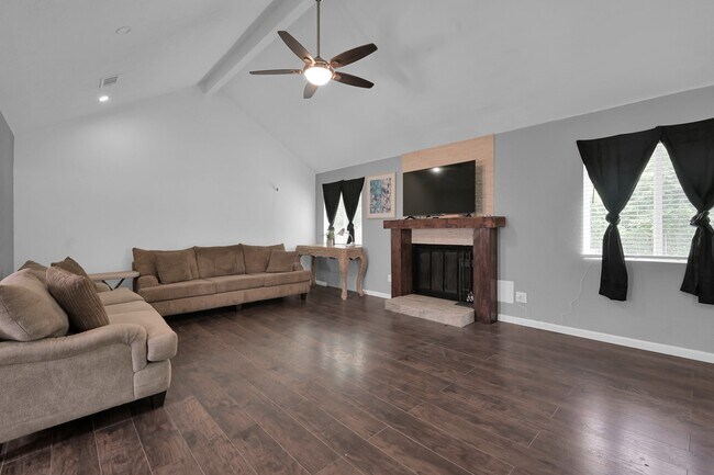 Building Photo - 5928 Sinclair Dr