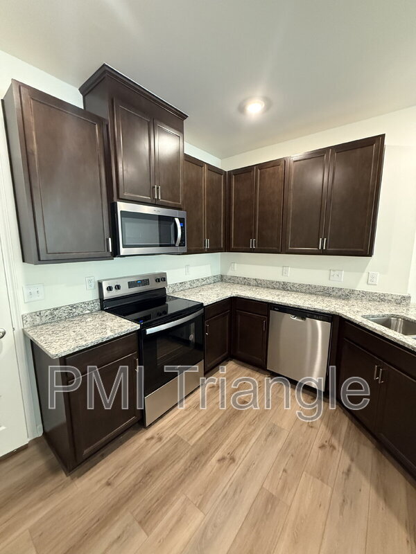 Building Photo - 138 Parker Ln