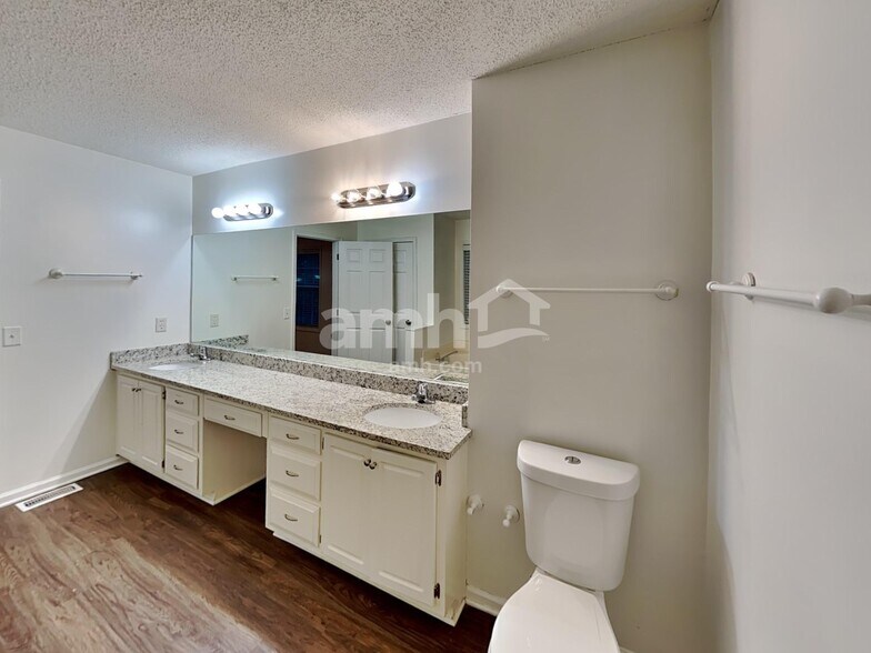 Building Photo - 2062 Spicers Ln