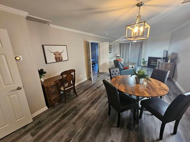 Building Photo - Furnished rental