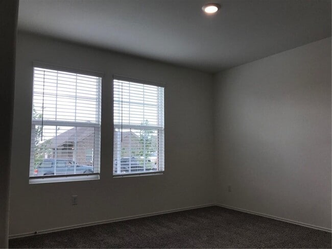 Building Photo - 107 Ozark Dr