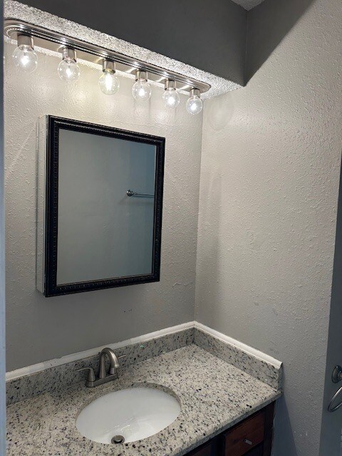 Building Photo - 401-412 12th Ave SE