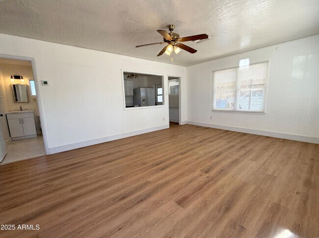 Building Photo - 2817 N 30th Pl