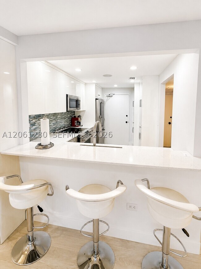 Building Photo - 5555 Collins Ave