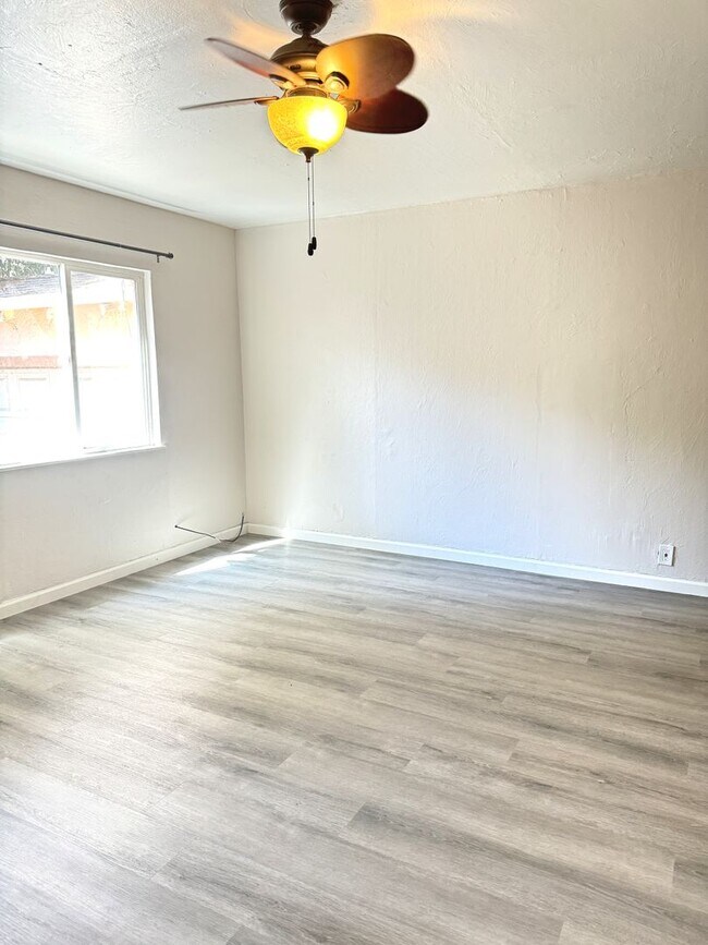 Building Photo - 455 E St John St