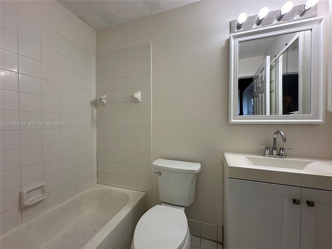Building Photo - 824 Summit Lake Dr