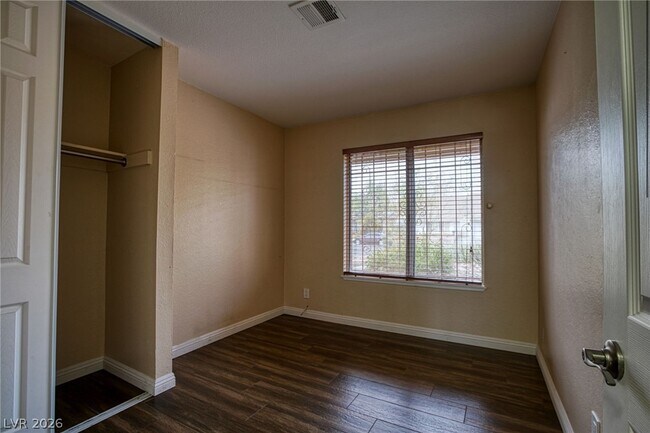 Building Photo - 3956 Clear View Dr