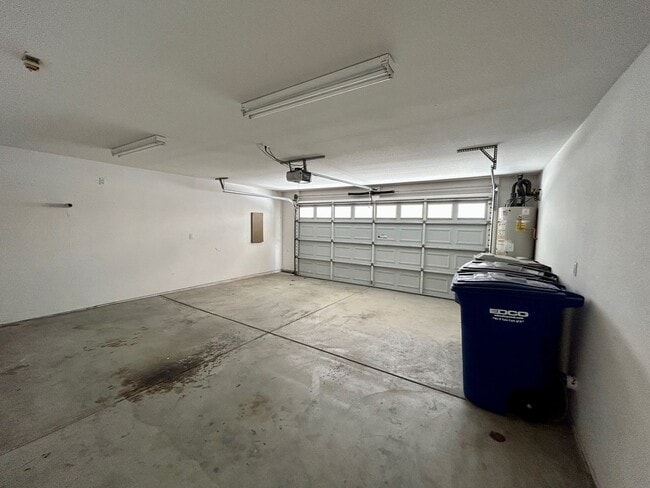 Building Photo - Spacious 3-Bedroom, 2.5-Bath Condo for Ren...