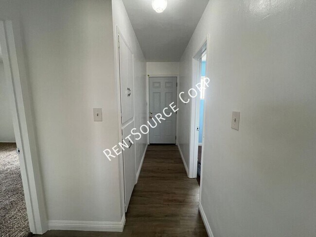 Building Photo - 1360 1/2 Nancy St-