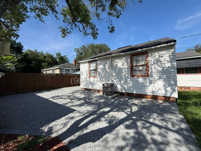 Building Photo - 1309 Macarthur St