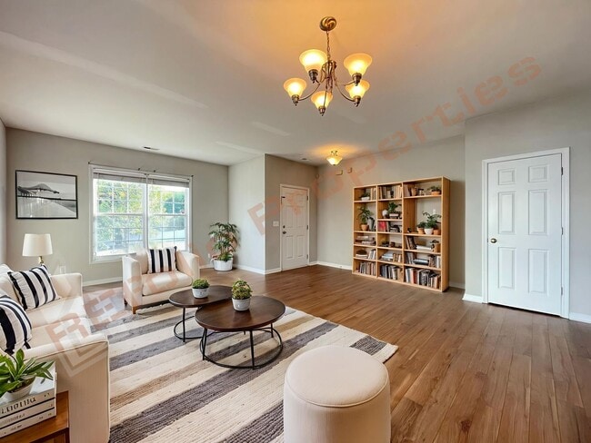 Building Photo - Lovely 4 Bedroom, 2.5 Bath Single-Family H...