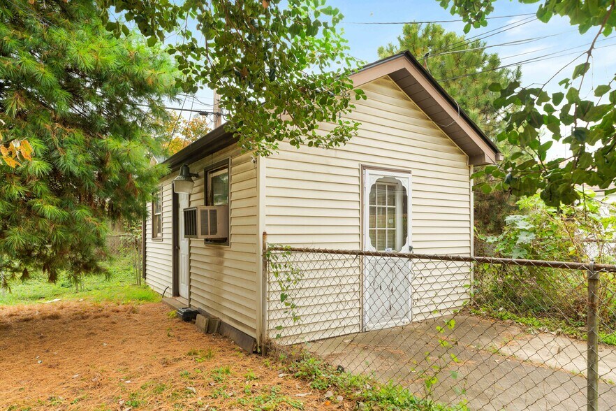 Building Photo - 2416 Sherry Rd