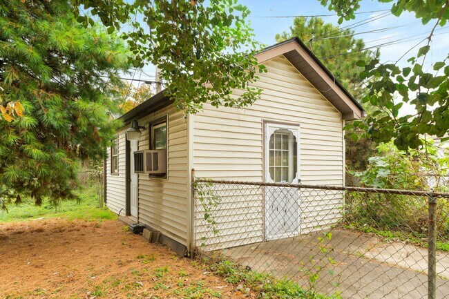 Building Photo - 2416 Sherry Rd