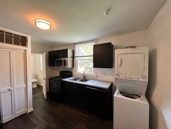 Building Photo - 3208 Carolina Ave