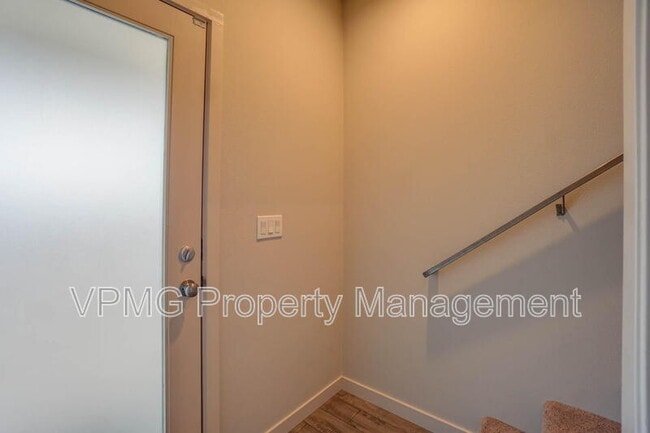 Building Photo - 137 N 44th Pl