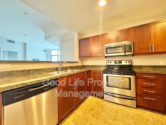 Building Photo - 253 Tenth Ave