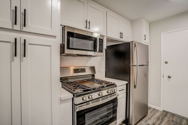 Interior Photo - 8375 Fountain Ave