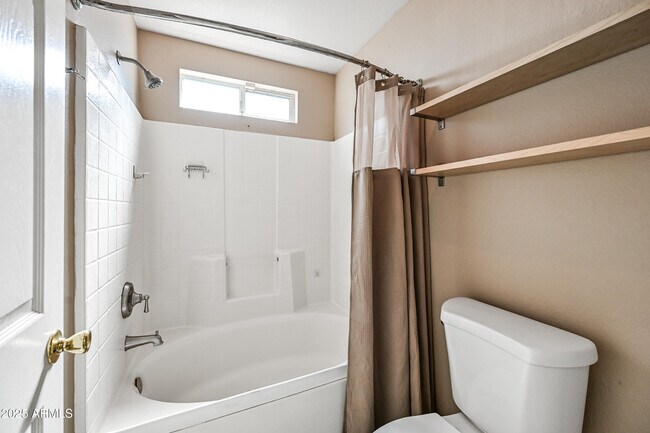 Building Photo - 757 E Wildhorse Dr