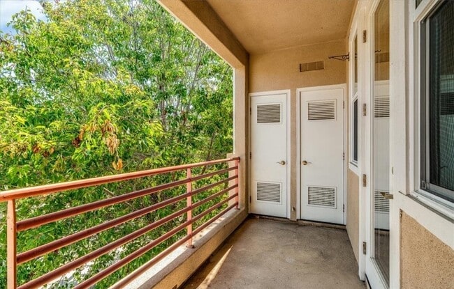 Building Photo - APARTMENT