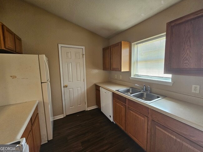 Building Photo - 107 Lively Oaks Dr