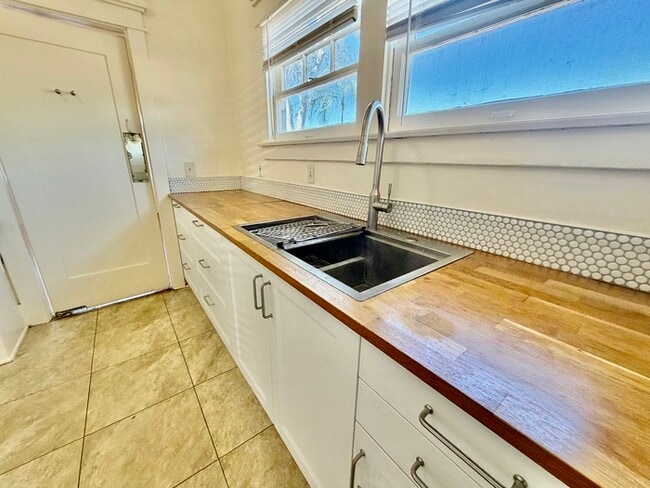Building Photo - South Park Cottage Charm – 2BR/1BA with Bonus Room, Gated Yard & Garden Bed, Small Pets Welcome!