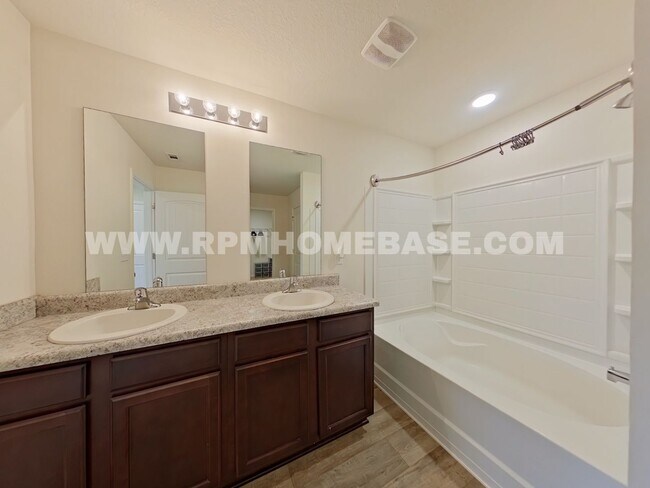 Building Photo - 808 Moorhen Wy