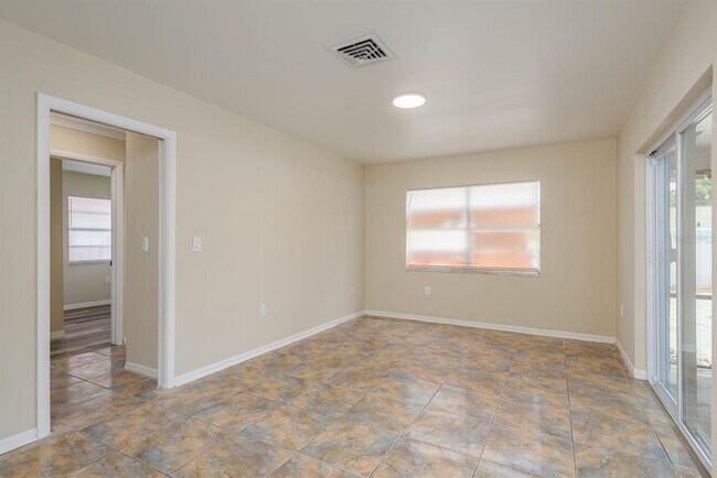 Building Photo - 2977 Palmetto Ct