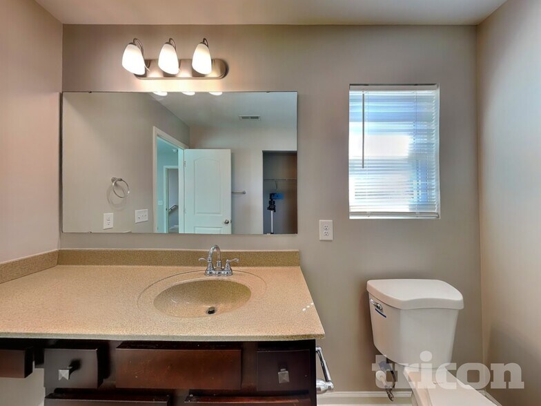 Building Photo - 1082 Bitting Hall Cir