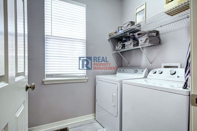 Building Photo - 563 Lost Valley Point