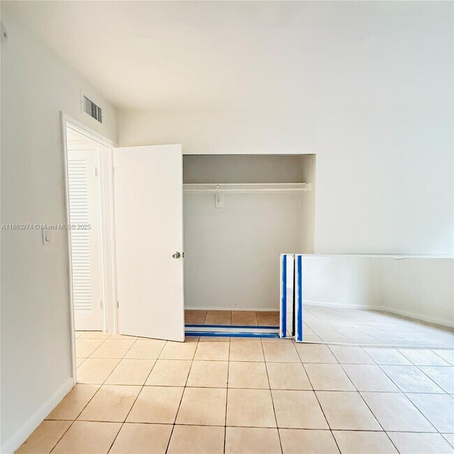 Building Photo - 1715 N 16th Ave