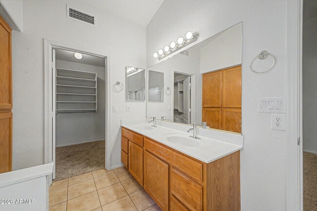 Building Photo - 3626 E Potter Dr