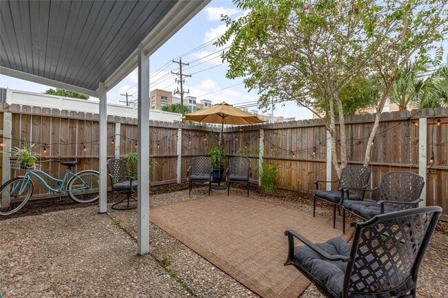 Building Photo - 1815 Saxony Ln