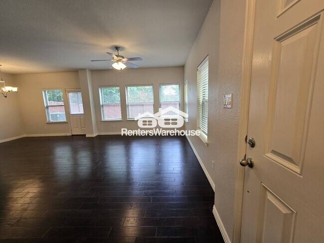Building Photo - MOVE IN READY - Spacious 2-story townhouse...