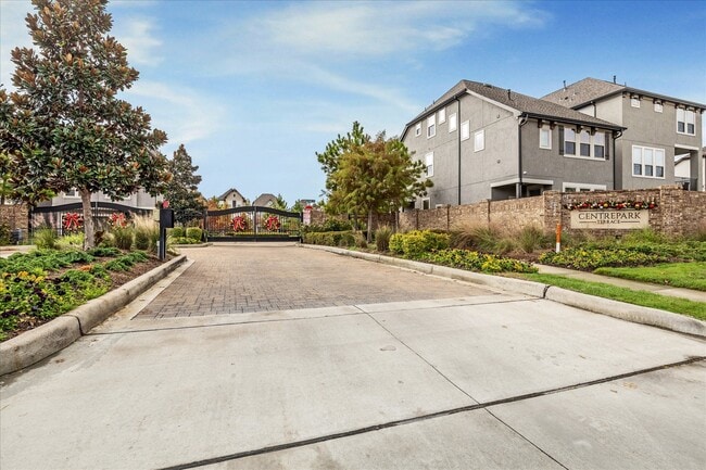 Building Photo - 10604 Centre Glade Dr