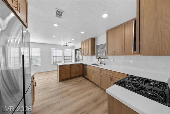 Building Photo - Beautifully 3 bedroom updated home located in the guard-gated Los Prados Golf Community!